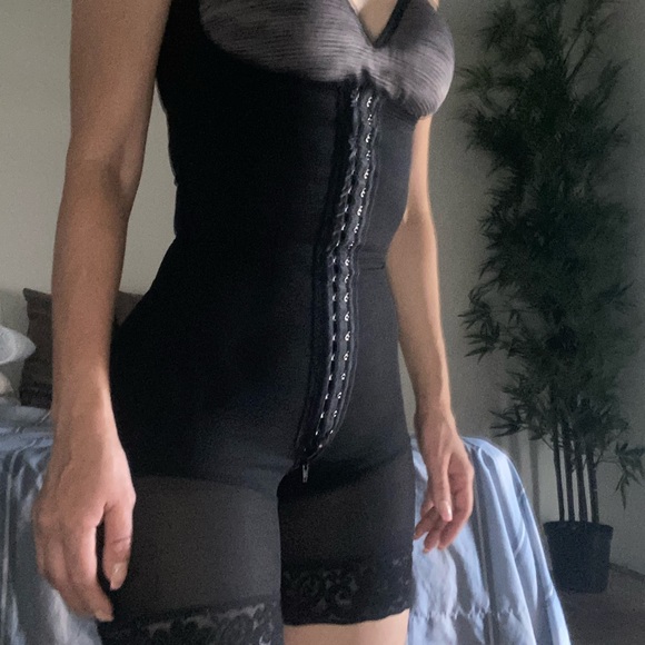 Mid-Leg Shapewear, Girdle. - Picture 2 of 5